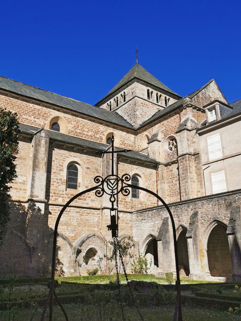 abbaye-locdieu-cloitre