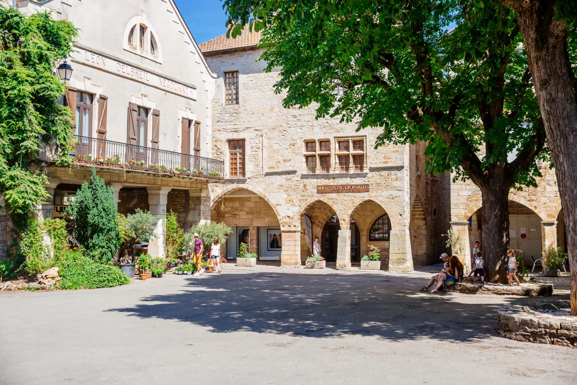 Plaza de las Conques en Villeneuve d'Aveyron