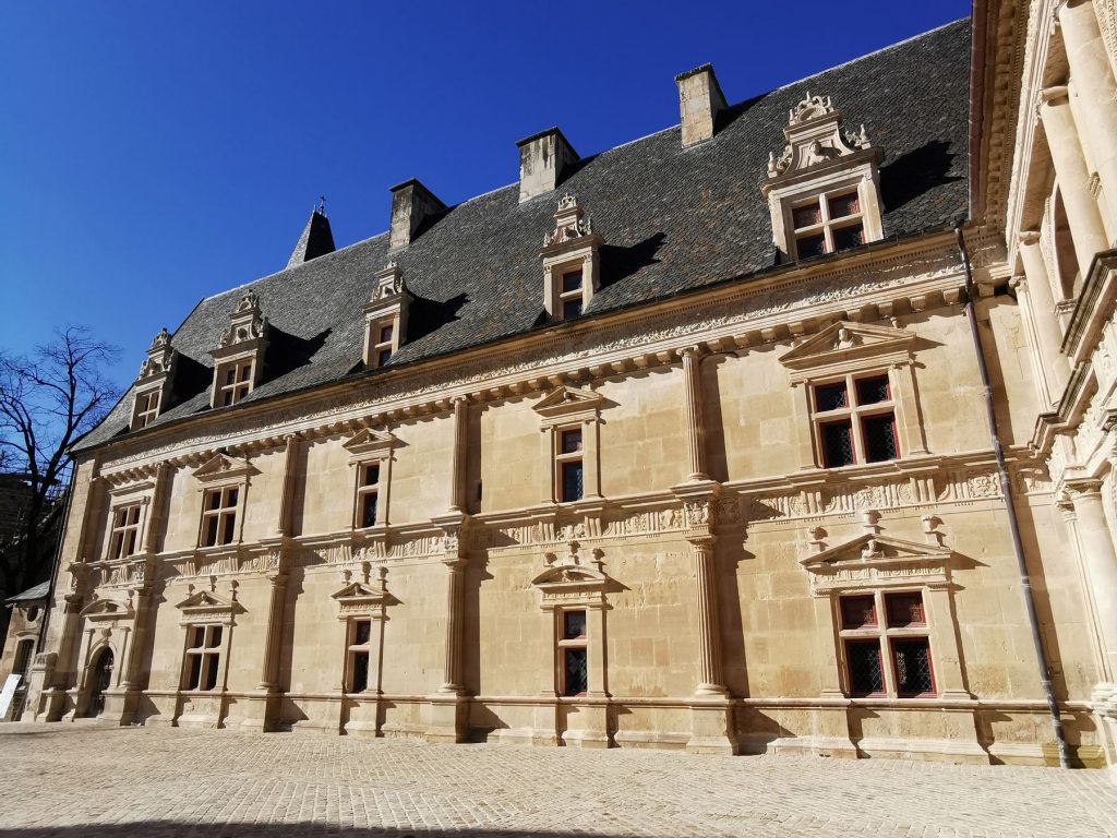château de Bournazel cours intérieur