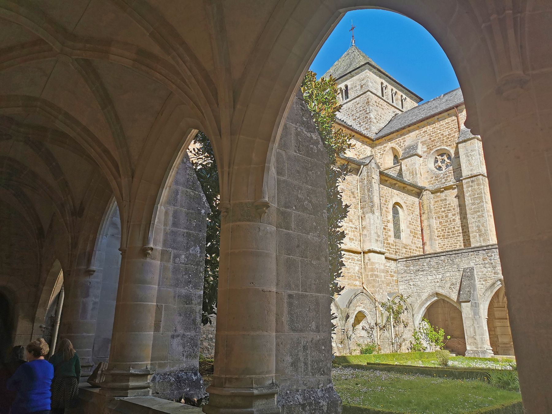 locdieu-abbaye-arcades