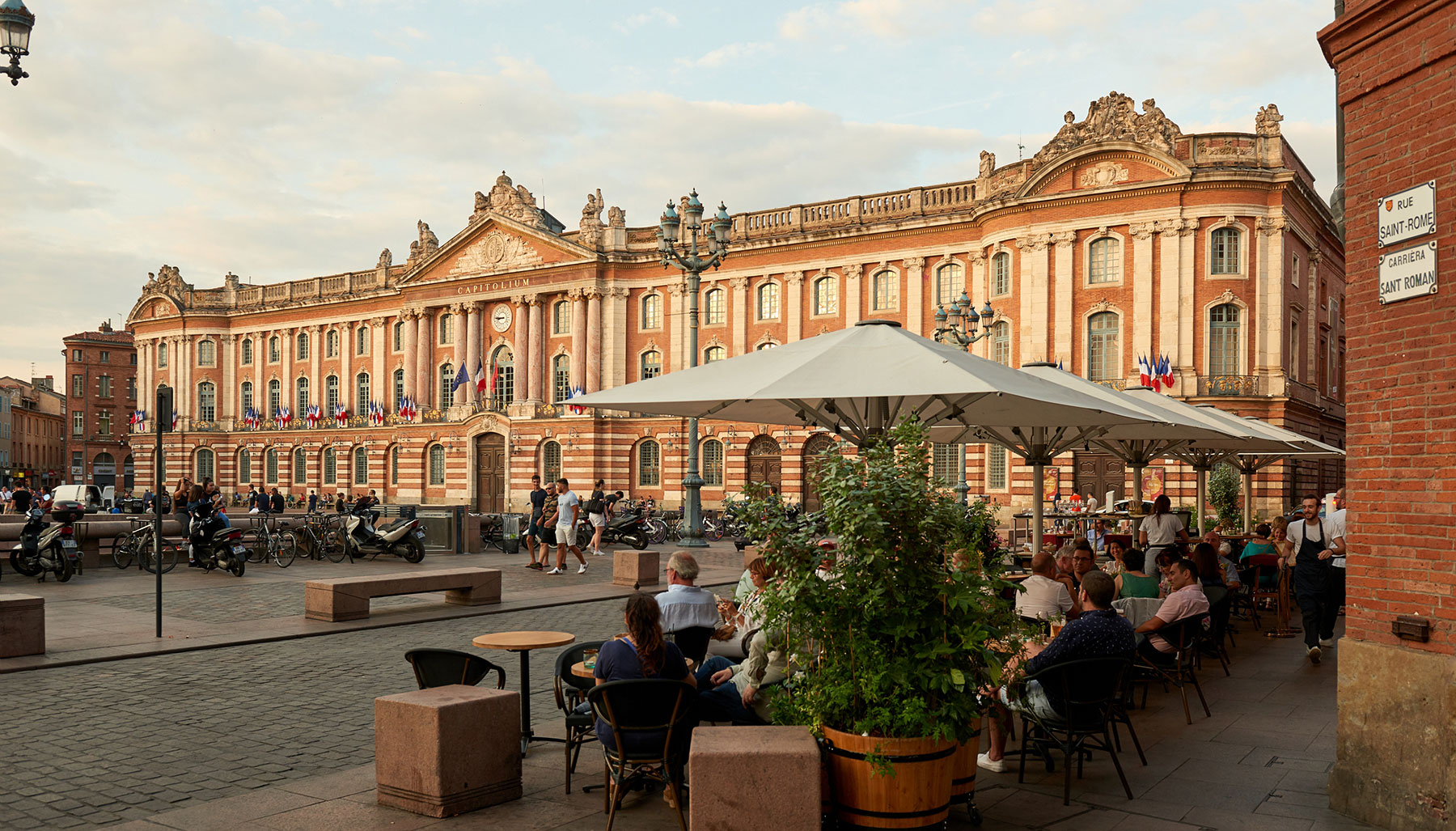 Place du Capitole au soleil couchant