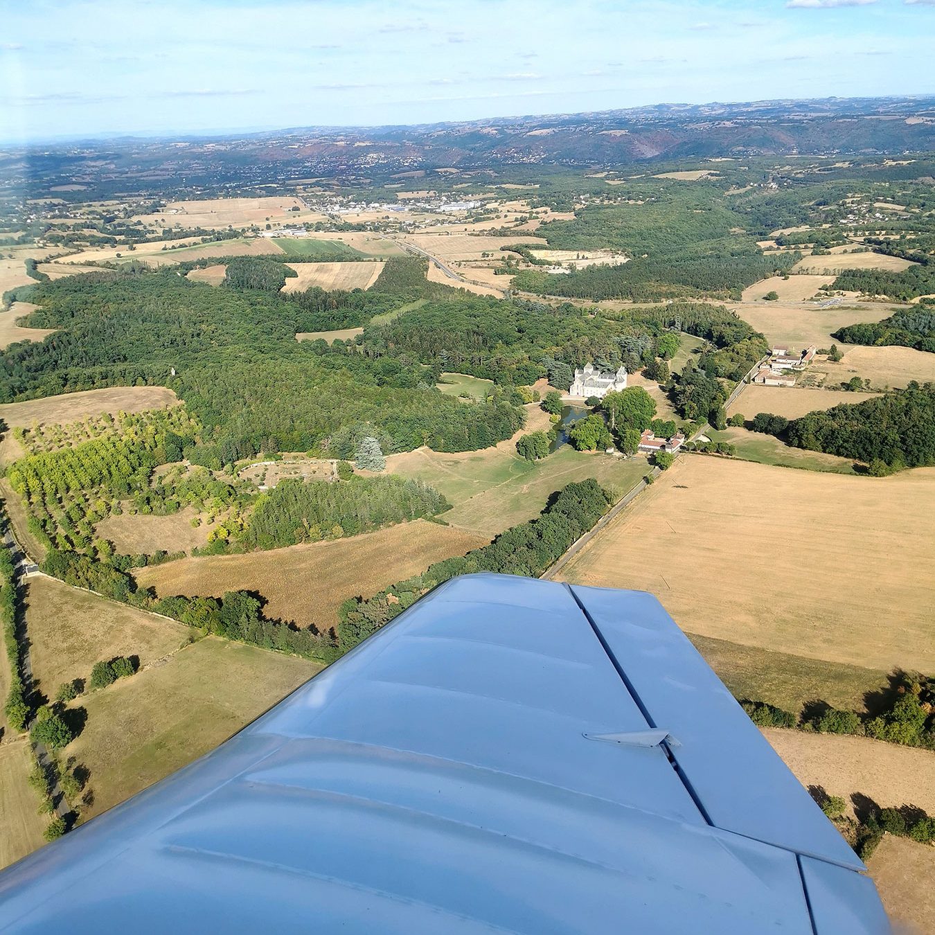 Abadía de Loc Dieu vista desde el cielo