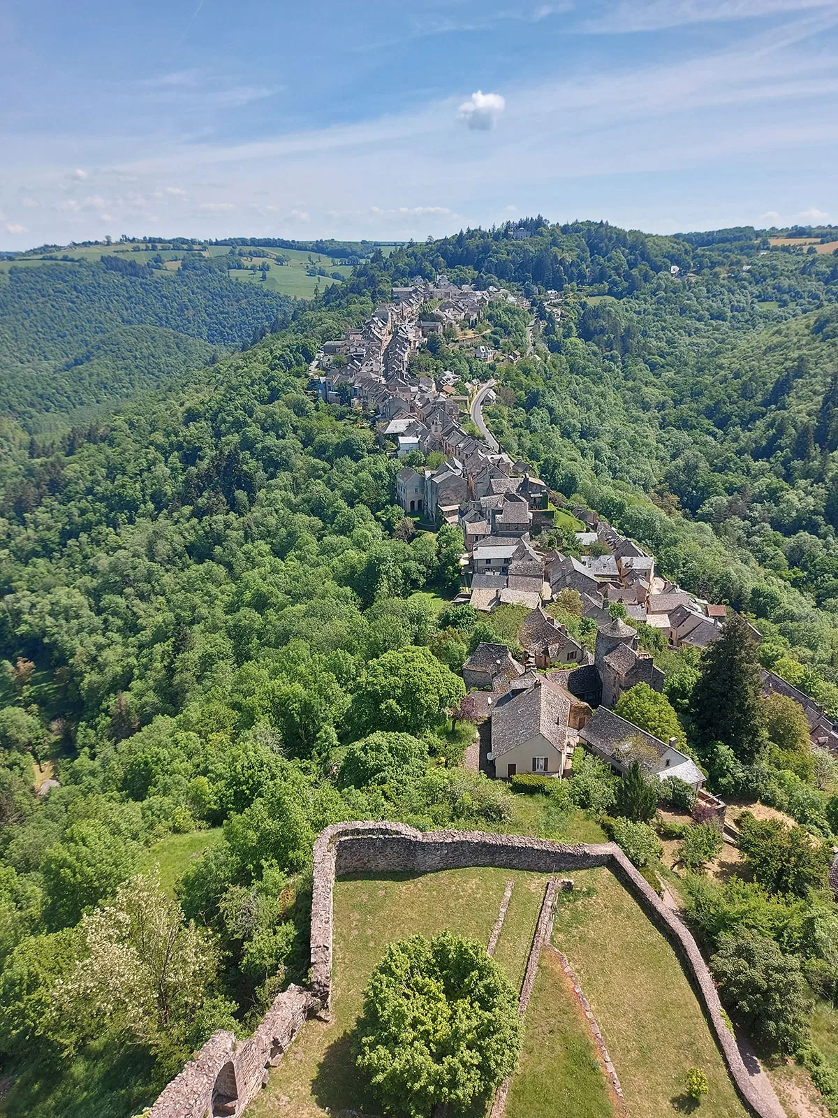 Dorp Najac gezien vanaf het fort