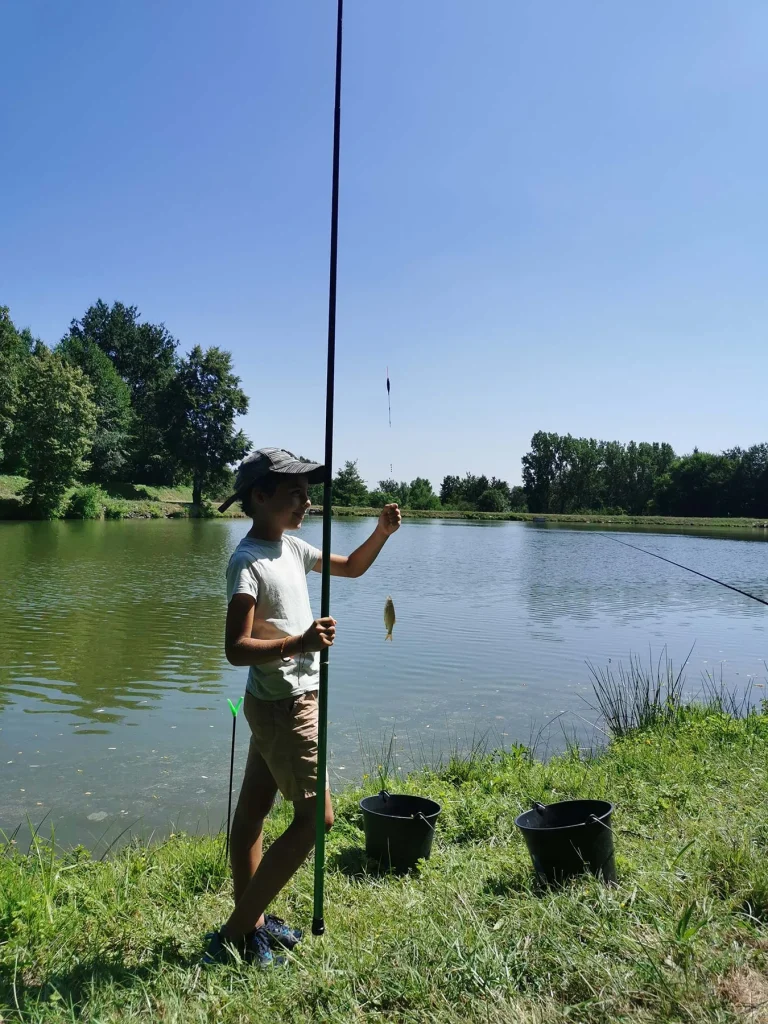 Actividad de pesca infantil.