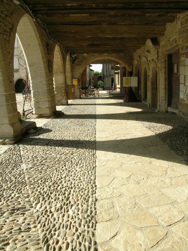 Sous les arcades, Sauveterre de Rouergue