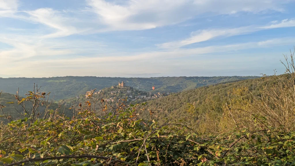 Point de vue automnal sur Najac 
