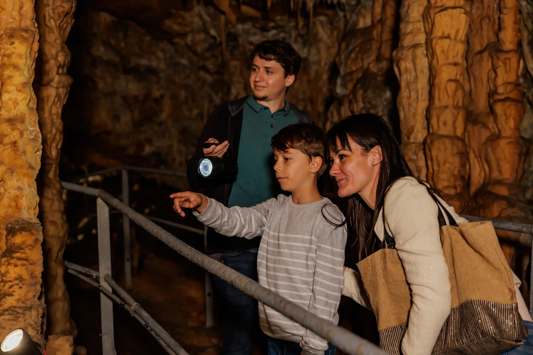 Grotte préhistorique de Foissac, à faire en famille pendant les vacances d'automne