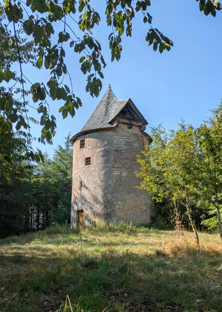 Ancien moulin à Laramière