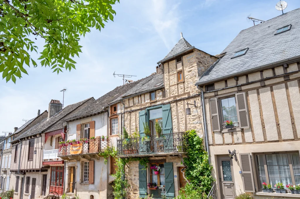 La place du Faubourg à Najac