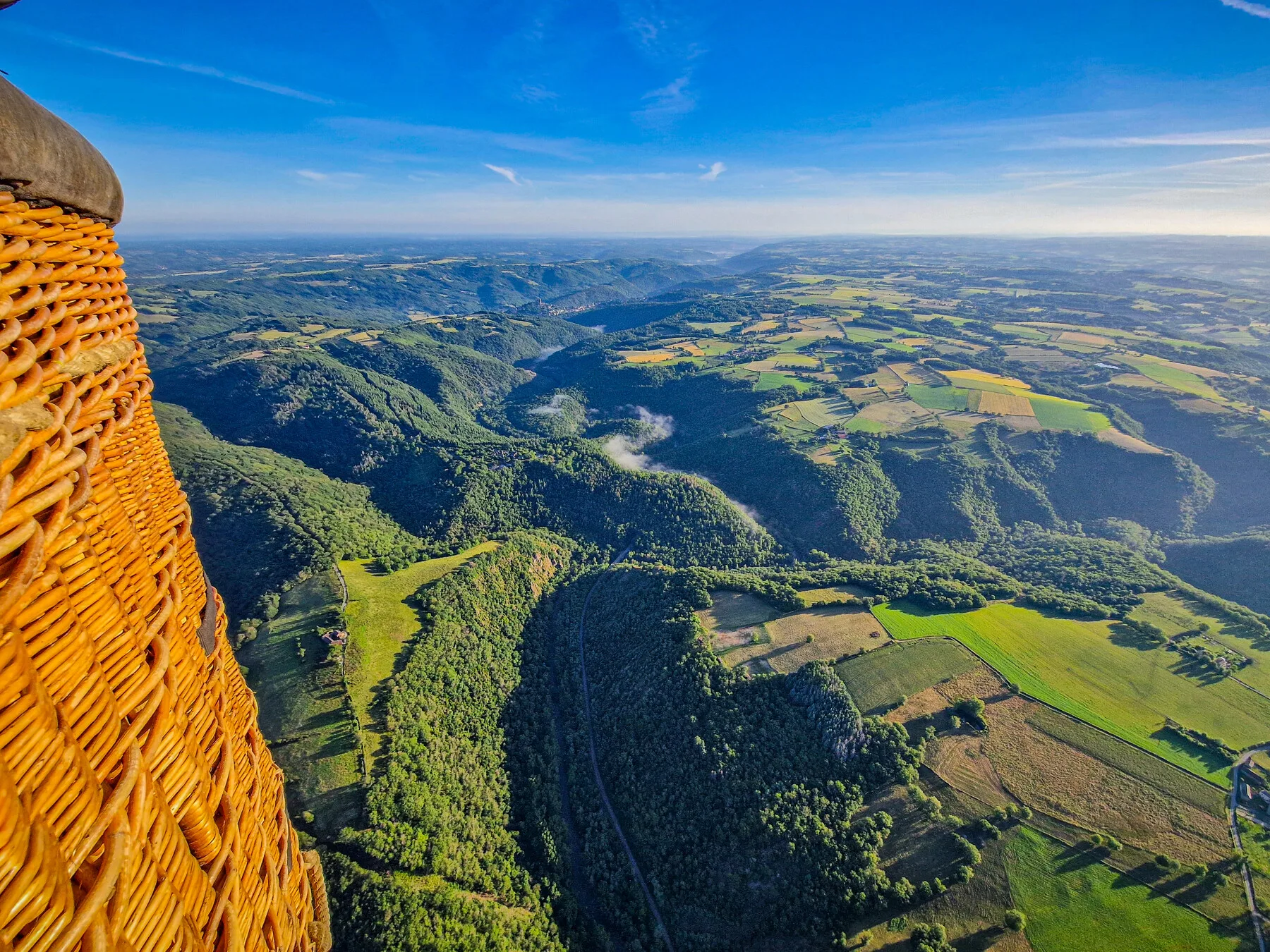 Gorges de l'Aveyron depuis une montgolfière