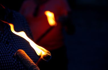 Ce soir on visite Villeneuve d’Aveyron à la lumière des flambeaux !
