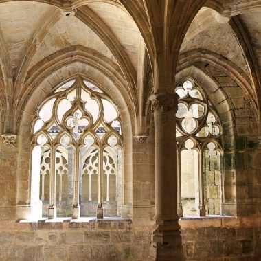 Dentelle de pierre dans le petit cloître de la chartreuse Saint-Sauveur