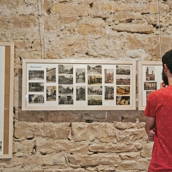 Exposición de postales antiguas en la torre Soubirane