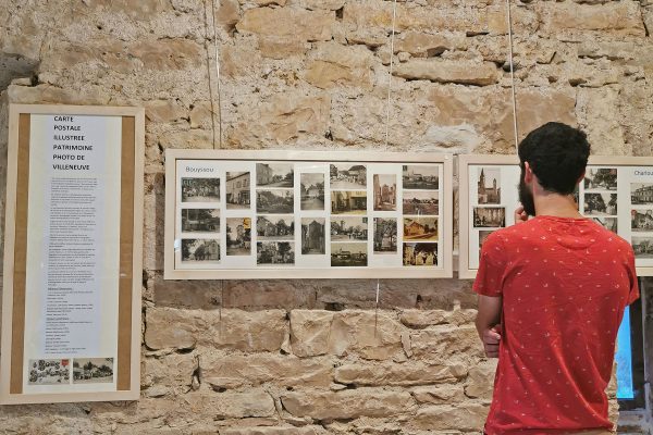 Exposición de postales antiguas en la torre Soubirane