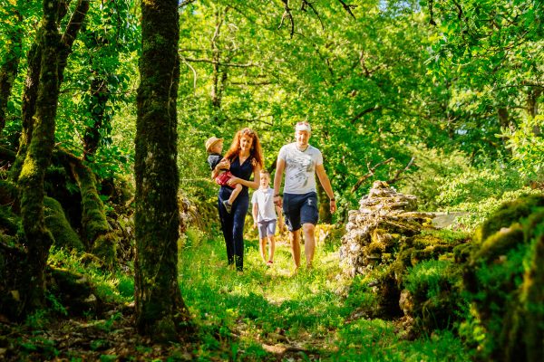 Balade en famille sur le causse de Villeneuve