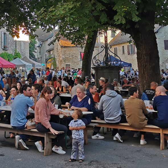 Mercado gourmet en Villeneuve d'Aveyron