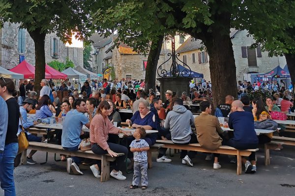 Mercado gourmet en Villeneuve d'Aveyron