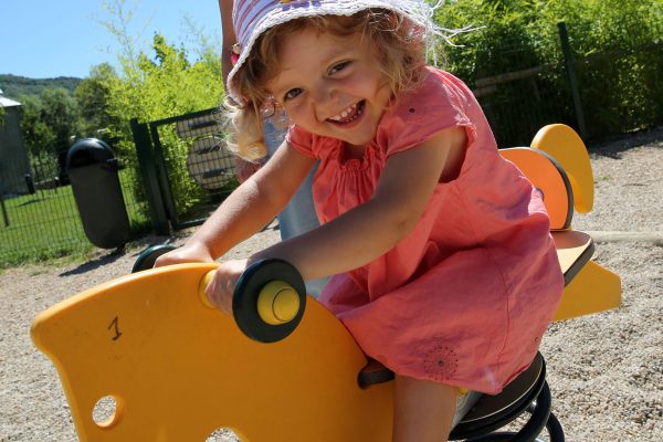 Kind auf dem Spielplatz