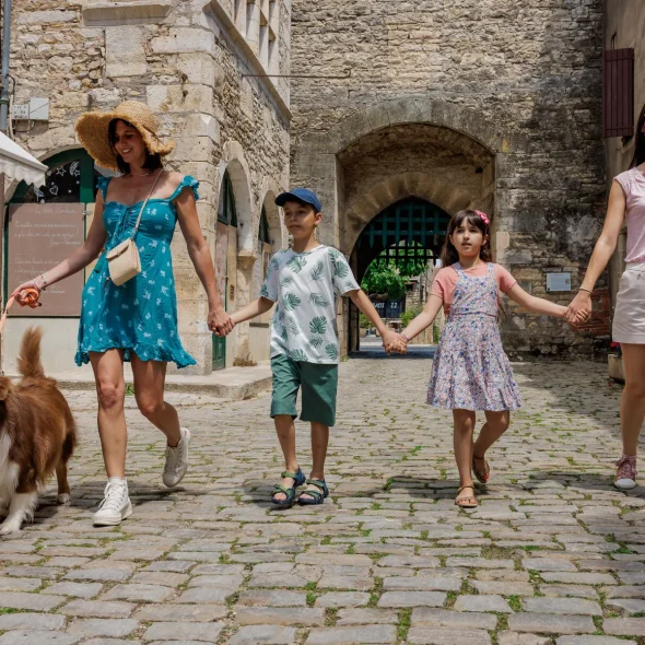 Traveling with your dog in Villeneuve d'Aveyron