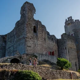 Koninklijk fort van Najac met familie