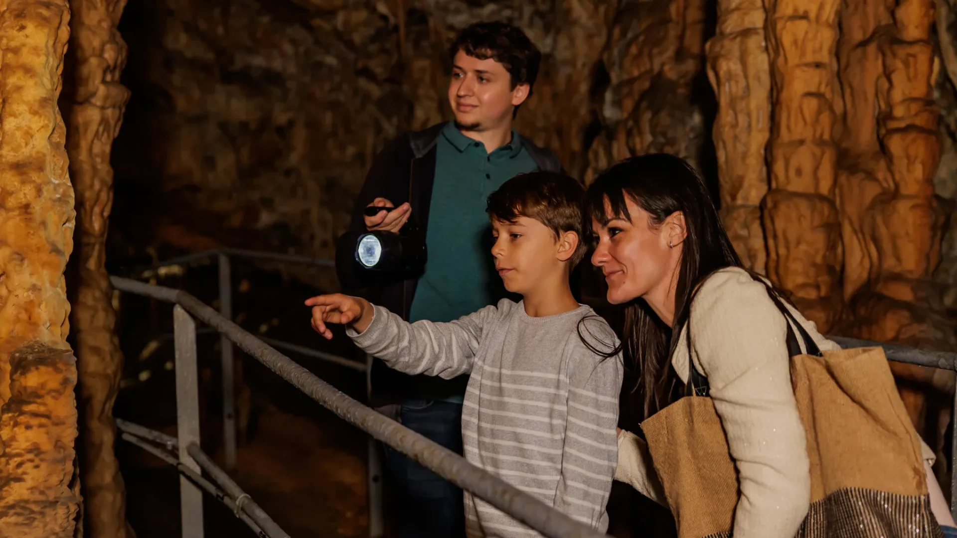 Grotte préhistorique de Foissac, à faire en famille pendant les vacances d'automne