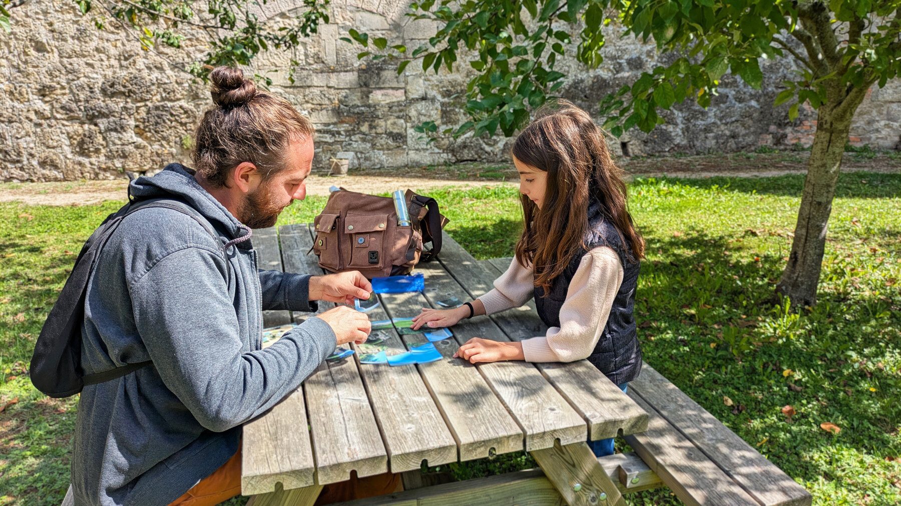 Jeu en famille à la chartreuse Saint-Sauveur Villefranche de Rouergue
