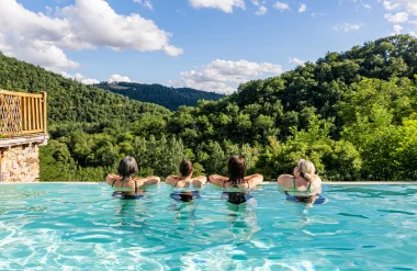 Hébergement avec piscine en Aveyron