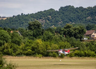 Ouvrir dans la galerie: Avion à l'aérodrome de Graves  Avion à l'aérodrome de Graves à Villefranche de Rouergue