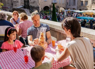 Ouvrir dans la galerie:  Terrasse du Dali's un jeudi matin à Villefranche de Rouergue