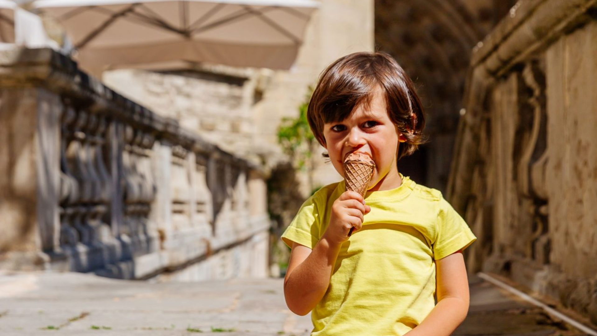 Snack break at Place Notre Dame